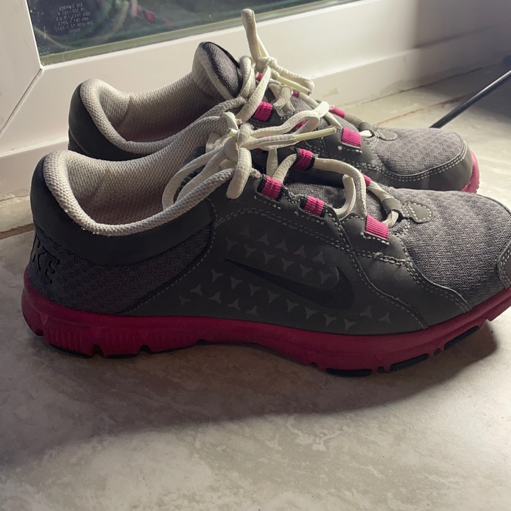 Girl’s size 5 Nike running shoes